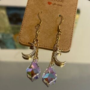 Moon and gem dangle earring 🌙